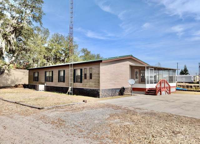 Property at 13765 NE 237th Ct, Salt Springs, FL 32134, 3 beds, 2 baths