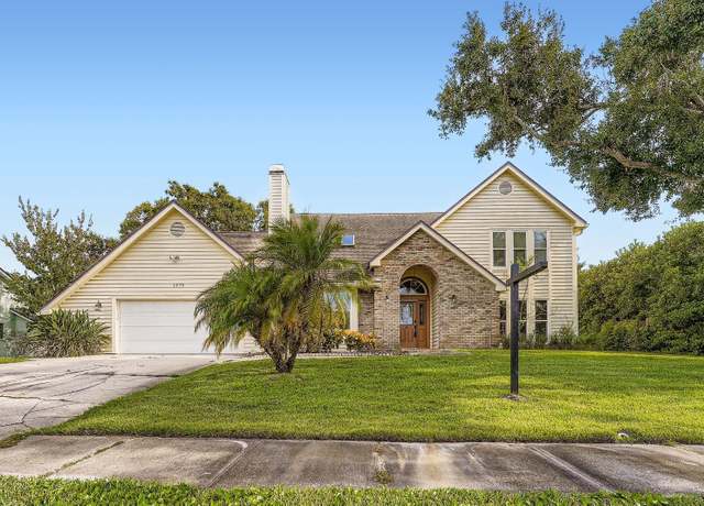 Property at 1675 Country Ln, Dunedin, FL 34698, 4 beds, 3.5 baths