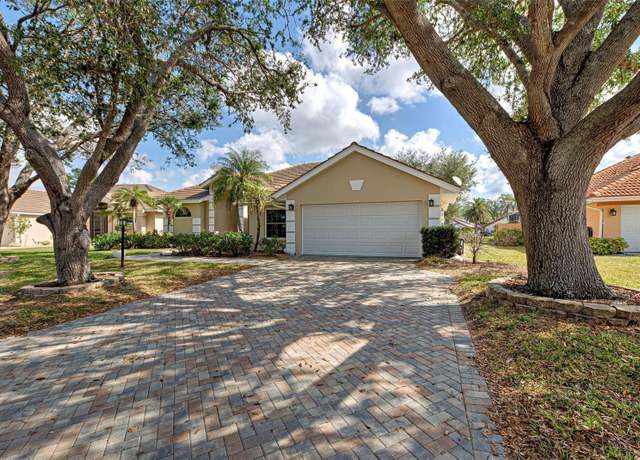 Property at 1216 Whitney Dr, Venice, FL 34293, 4 beds, 2.5 baths