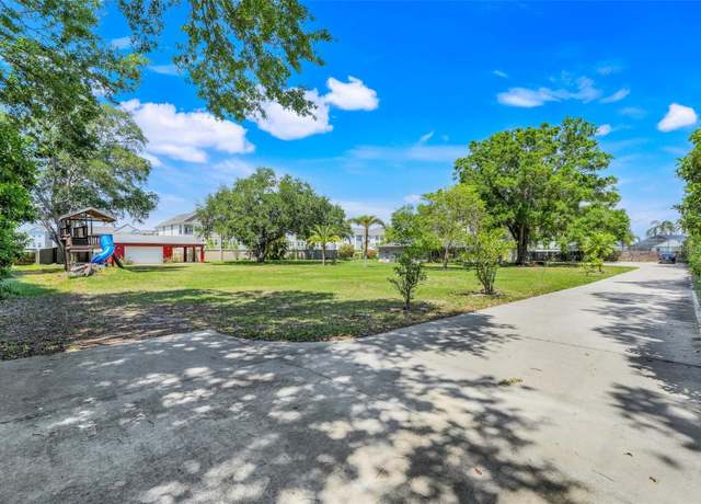 Property at 4570 Chambliss Rd, Winter Haven, FL 33884, 3 beds, 2.5 baths