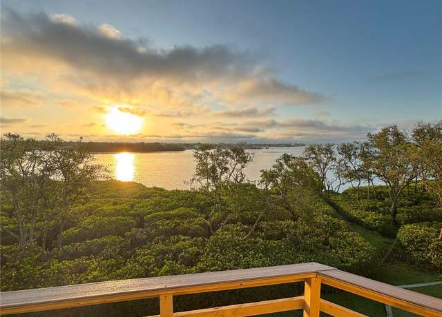 Property at 1720 Lighthouse Ter S #8, South Pasadena, FL 33707, 2 beds, 2.5 baths
