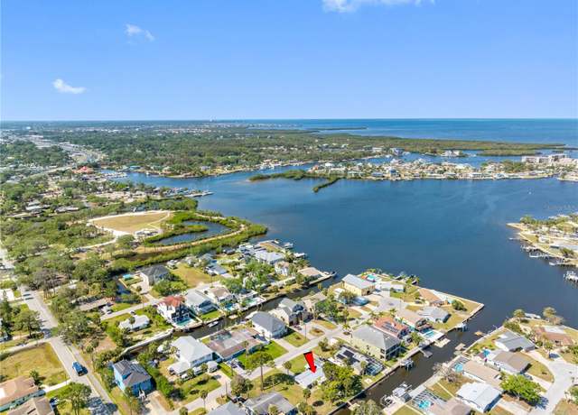 Property at 5425 Bluepoint Dr, Port Richey, FL 34668, 2 beds, 2 baths