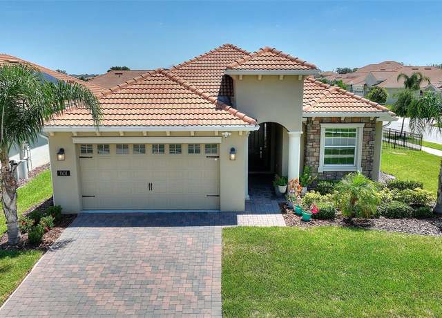 Property at 1101 Downswing Pl, Davenport, FL 33896, 4 beds, 2 baths