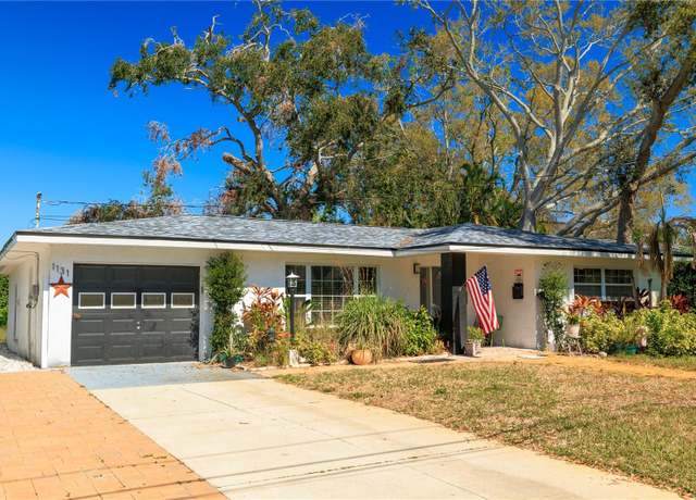 Property at 1131 60th Ave S, St Petersburg, FL 33705, 3 beds, 2 baths