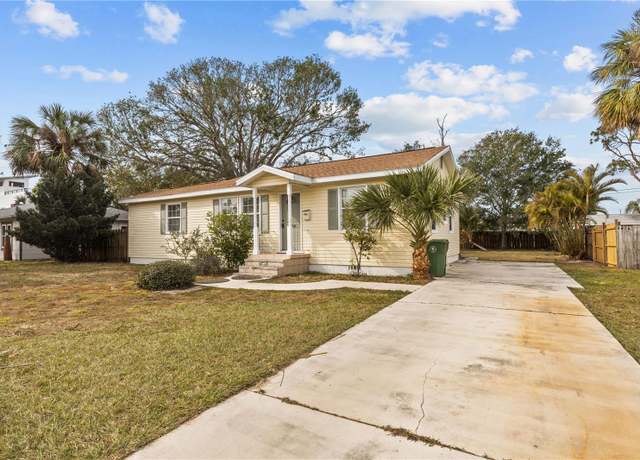 Property at 1206 30th St W, Bradenton, FL 34205, 3 beds, 1 bath