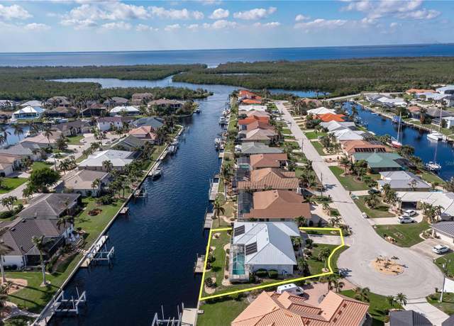 Property at 2807 Sancho Panza Ct, Punta Gorda, FL 33950, 3 beds, 2.5 baths