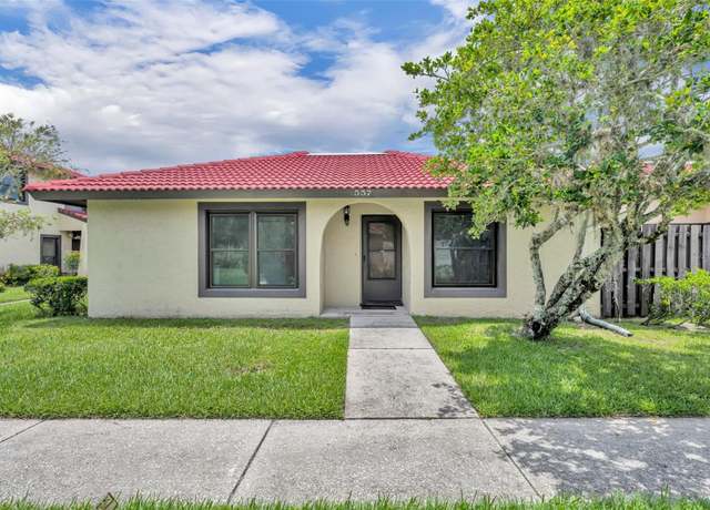 Property at 557 Hunter Cir, Kissimmee, FL 34758, 2 beds, 2 baths
