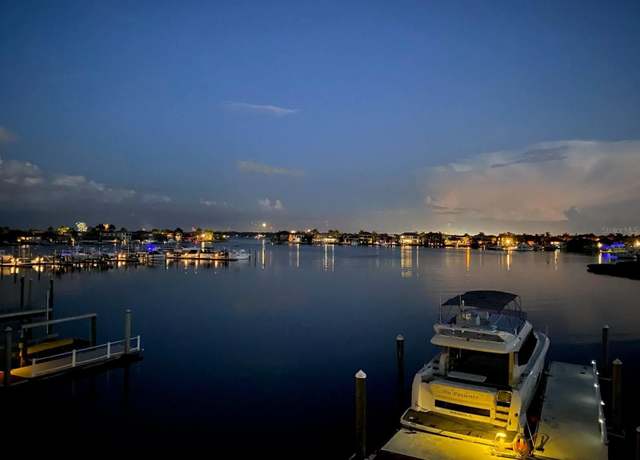 Property at 805 3rd St E, Palmetto, FL 34221, 4 beds, 4.5 baths