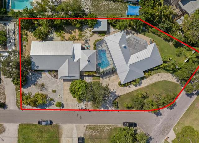 Property at 7202 18th Ave NW, Bradenton, FL 34209, 9 beds, 5 baths