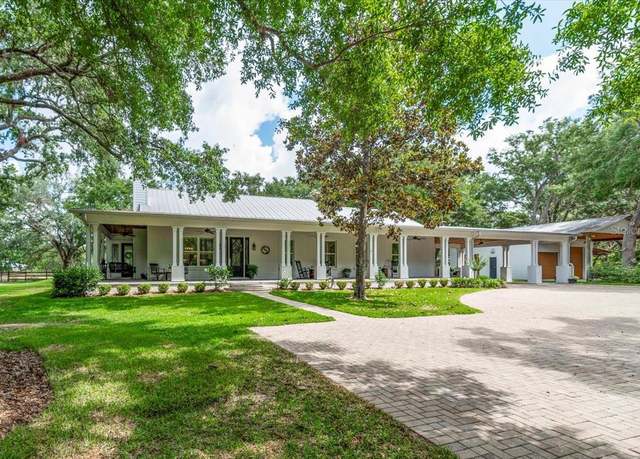 Property at 2115 W Pipkin Rd, Lakeland, FL 33811, 4 beds, 3.5 baths