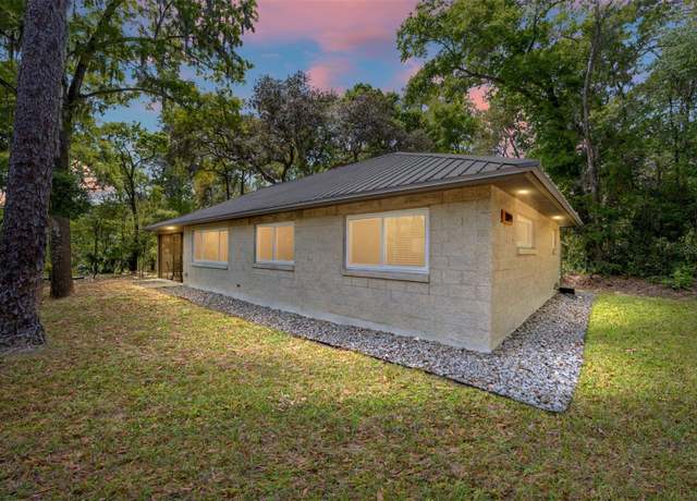 Property at 10894 SW 185th Ter, Dunnellon, FL 34432, 2 beds, 1.5 baths