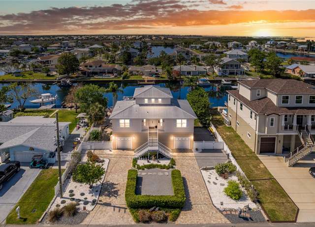 Property at 3352 Gulfview Dr, Hernando Beach, FL 34607, 3 beds, 2 baths