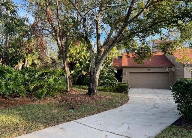 Property at 10 Woodridge Cir, Oldsmar, FL 34677, 2 beds, 2 baths