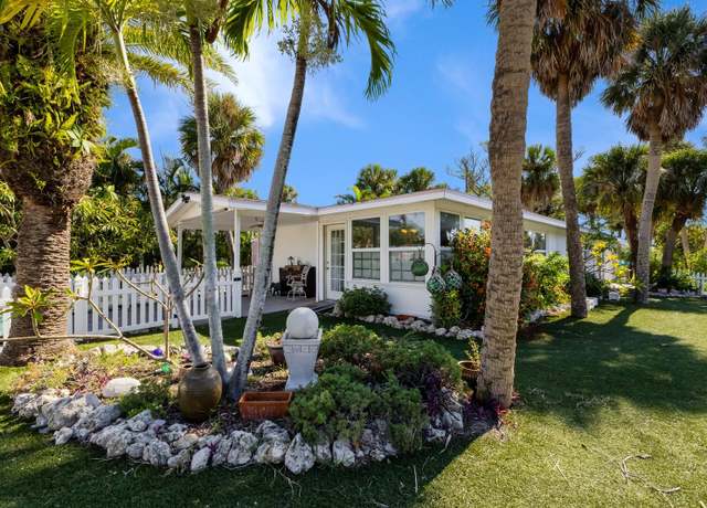 Property at 5801 Imperiore Ave, Holmes Beach, FL 34217, 2 beds, 2 baths