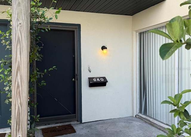 Property at 940 Byron Ct Unit 17c, Sarasota, FL 34243, 3 beds, 2.5 baths