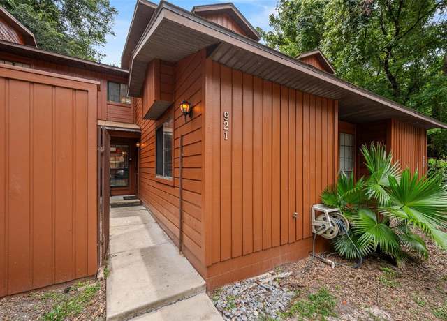 Property at 921 SW 57th Dr, Gainesville, FL 32607, 3 beds, 3 baths