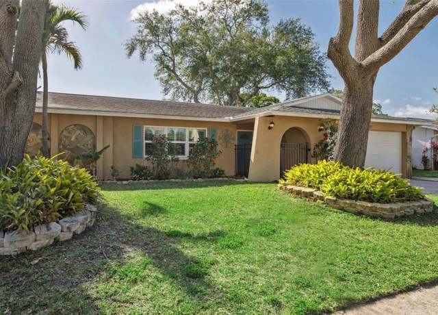 Property at 8350 Monarch Cir, Seminole, FL 33772, 3 beds, 2 baths