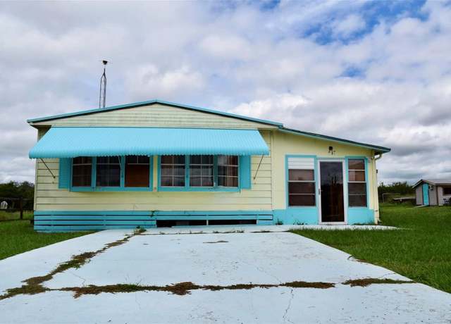 Property at 1807 E Claradge Ave, Avon Park, FL 33825, 2 beds, 1.5 baths