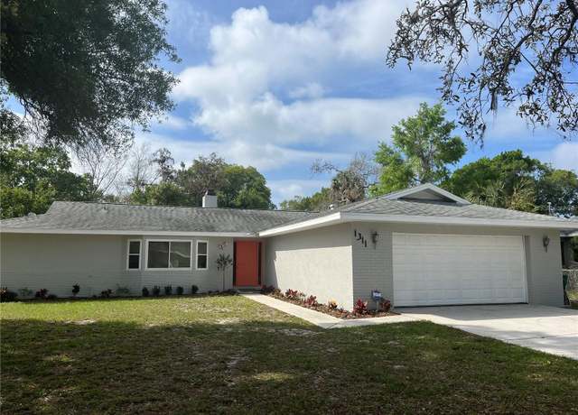 Property at 1311 4th St W, Palmetto, FL 34221, 3 beds, 2 baths