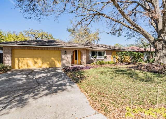 Property at 11528 Country Oaks Dr, Tampa, FL 33618, 3 beds, 2 baths