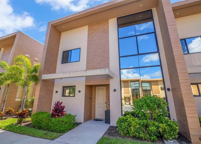 Property at 7567 Brooklyn Dr, Kissimmee, FL 34747, 4 beds, 5.5 baths