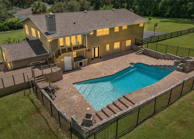 Property at 2401 SE 26th St, Ocala, FL 34471, 3 beds, 3 baths