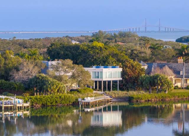 Property at 1761 Oceanview Dr, St Petersburg, FL 33715, 3 beds, 3 baths