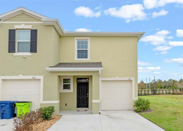 Property at 961 Lido Dr, Howey In The Hills, FL 34737, 3 beds, 2.5 baths