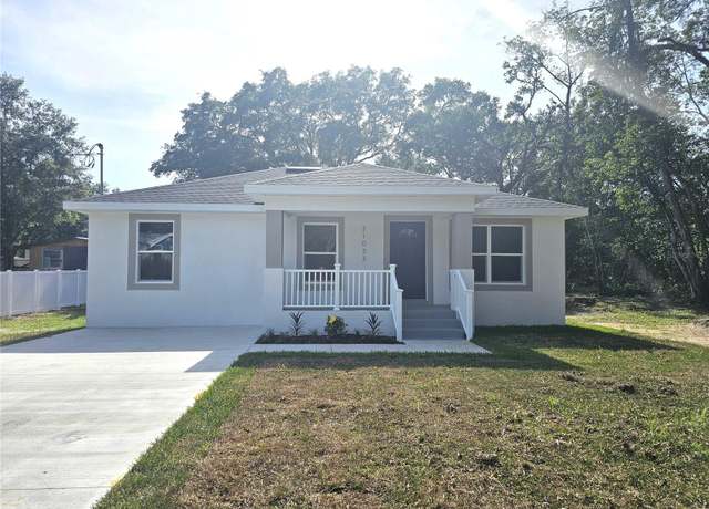 Property at 21033 Market St, Dade City, FL 33523, 3 beds, 2 baths