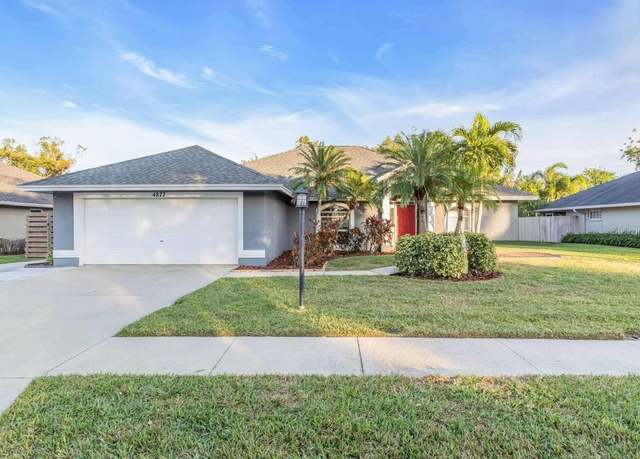 Property at 4877 Post Pointe Dr, Sarasota, FL 34233, 3 beds, 2 baths