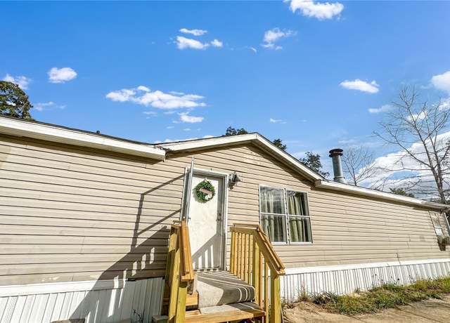 Property at 18601 SE 24th Ln, Ocklawaha, FL 32179, 4 beds, 3 baths