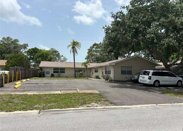 Property at 1500 Leo Ln E, Clearwater, FL 33755, 6 beds, 3 baths