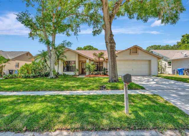 Property at 2556 Arborwood Dr, Valrico, FL 33596, 4 beds, 2 baths