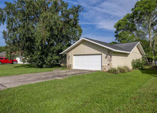 Property at 42 Almond Dr, Ocala, FL 34472, 3 beds, 2 baths