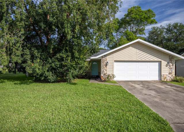 Property at 42 Almond Dr, Ocala, FL 34472, 3 beds, 2 baths