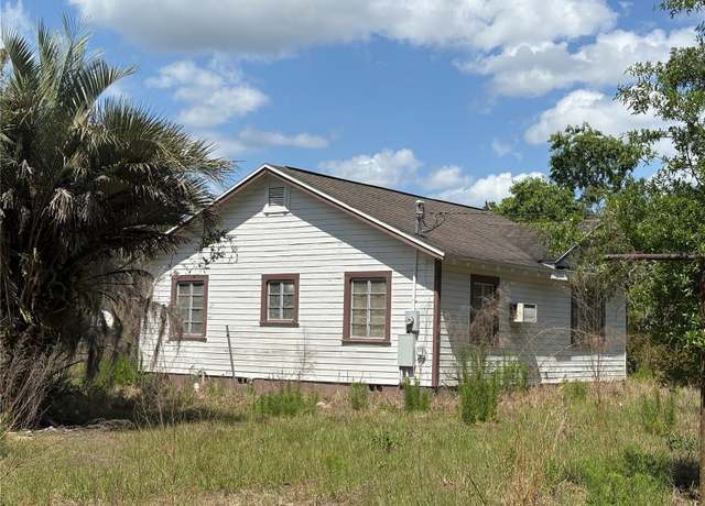 Property at 15231 NE 14th ST RD Rd, Silver Springs, FL 34488, 2 beds, 1 bath
