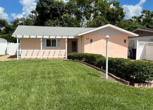 Property at 829 Pineland Ave, Venice, FL 34285, 3 beds, 2 baths