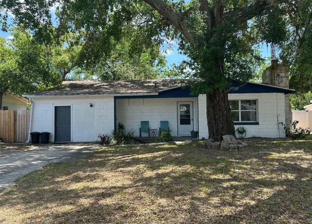 Property at 890 Emerald Dr, Mount Dora, FL 32757, 4 beds, 1 bath