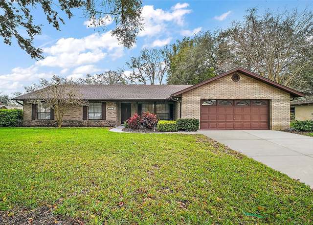 Property at 10122 Canterbury Dr, Leesburg, FL 34788, 3 beds, 2 baths