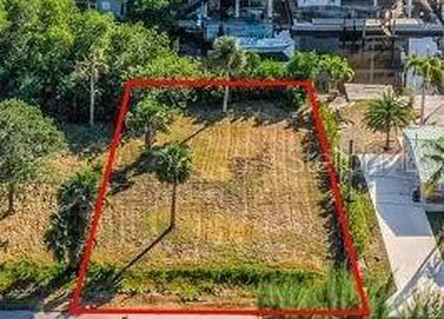 Property at 1294 Venetian Way, Naples, FL 34110