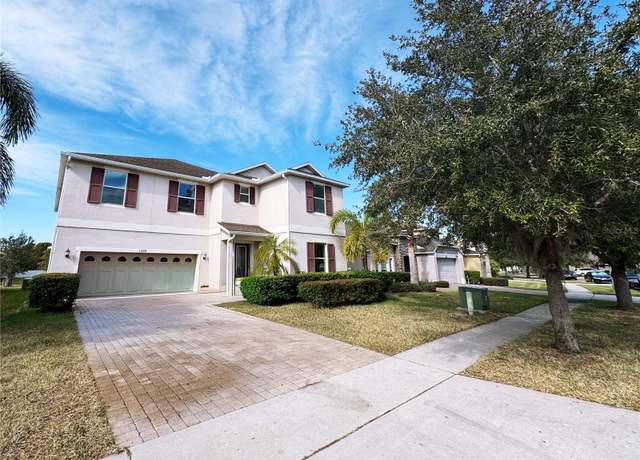 Property at 1208 Sawgrass Pointe Dr, Orlando, FL 32824, 5 beds, 4.5 baths