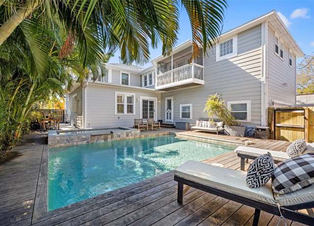 Property at 425 20th Ave NE, St Petersburg, FL 33704, 5 beds, 5.5 baths