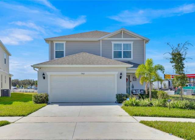 Property at 1562 Delightful Dr, Davenport, FL 33896, 4 beds, 3 baths