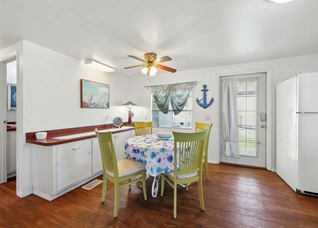 Property at 5527 Williamsburg Ln, Wildwood, FL 34785, 2 beds, 2 baths