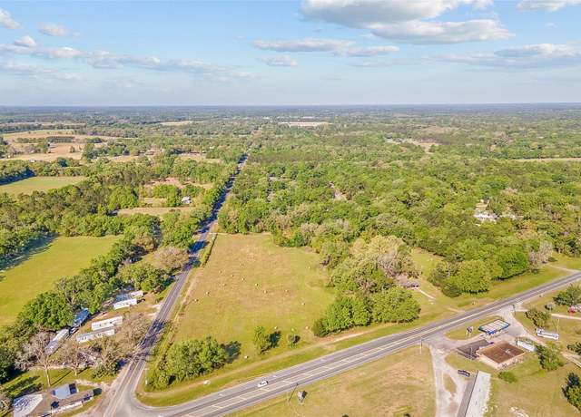 Property at 5256 S 441 Hwy, Lake City, FL 32025, 3 beds, 3.5 baths