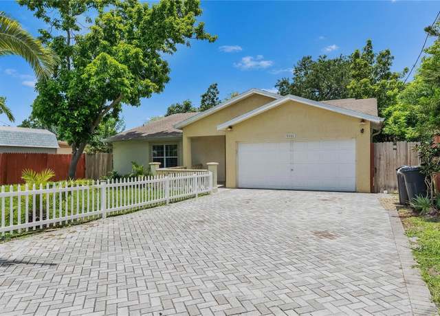Property at 9041 58th St N, Pinellas Park, FL 33782, 3 beds, 3 baths