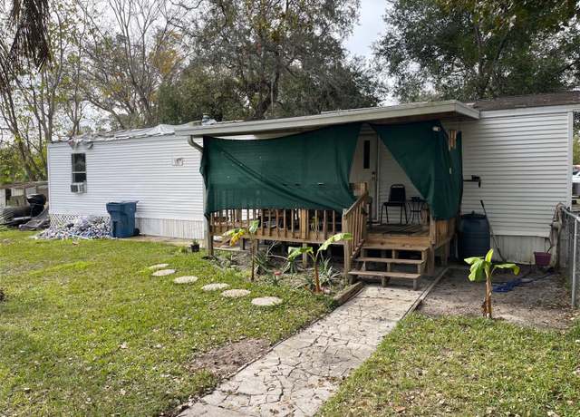 Property at 248 Robinhood Dr, Deland, FL 32724, 2 beds, 1 bath