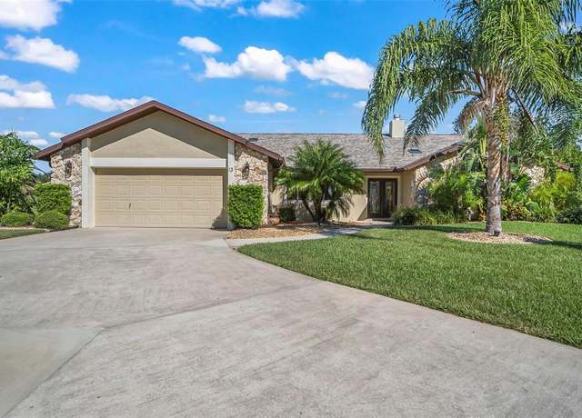 Property at 13 Clee Ct, Palm Coast, FL 32137, 3 beds, 2.5 baths