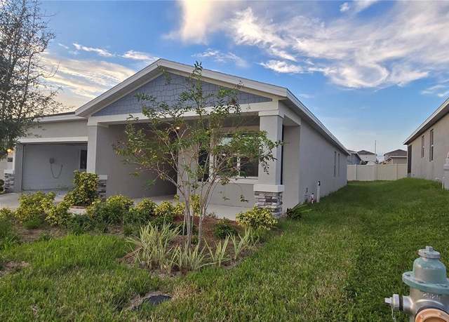 Property at 1007 Theodore St, Davenport, FL 33837, 4 beds, 3 baths