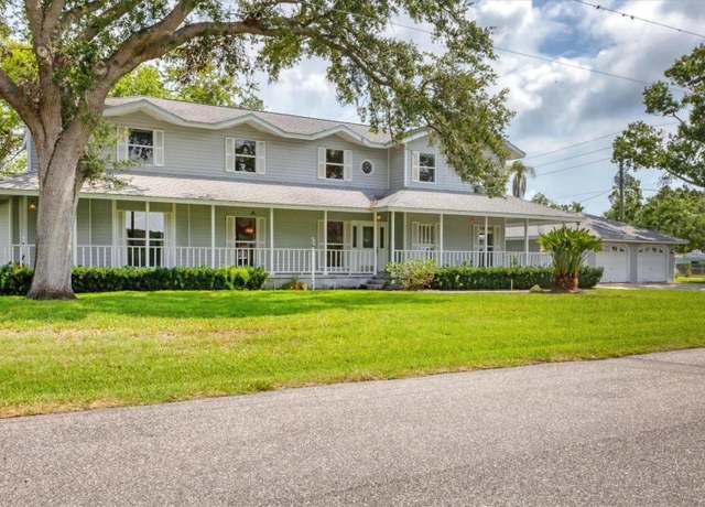 Property at 2002 8th St W, Palmetto, FL 34221, 3 beds, 3.5 baths